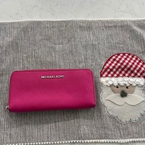 Like new Michael Kors wallet